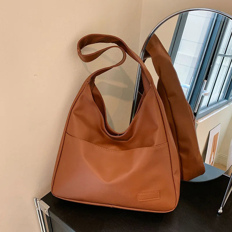 Minimalistic Retro Shoulder Bag